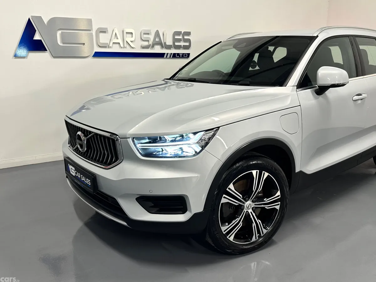 Volvo XC40 SUV, Petrol Hybrid, 2022, Silver
