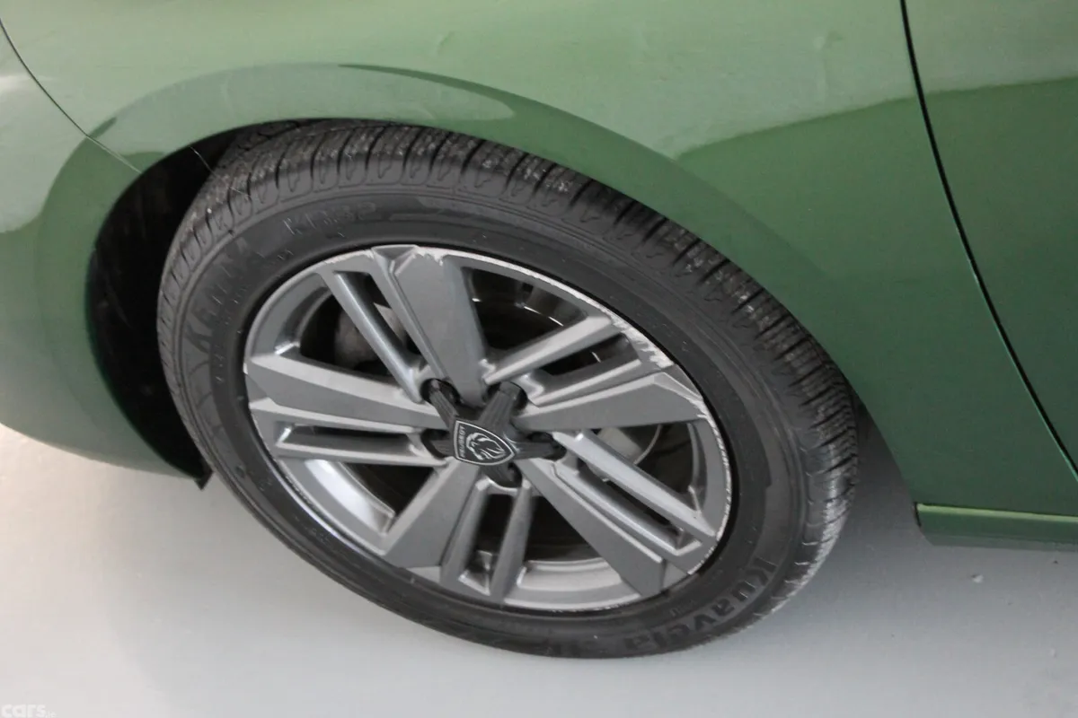 Peugeot 308 Hatchback, Petrol, 2023, Green