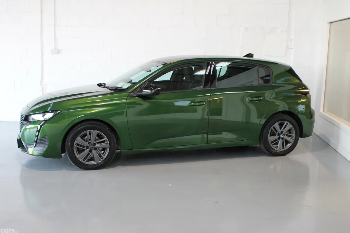 Peugeot 308 Hatchback, Petrol, 2023, Green