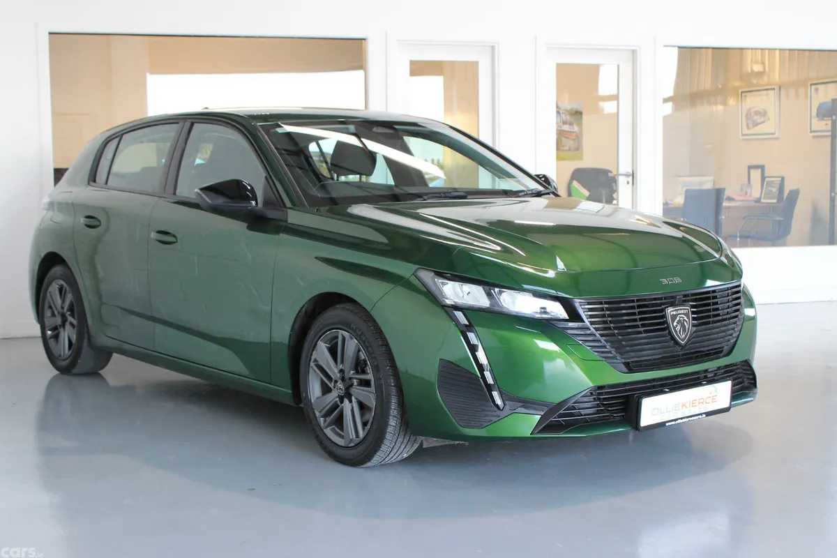Peugeot 308 Hatchback, Petrol, 2023, Green