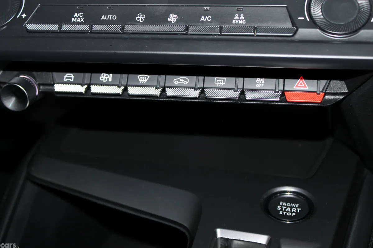 Peugeot 308 Hatchback, Petrol, 2023, Green