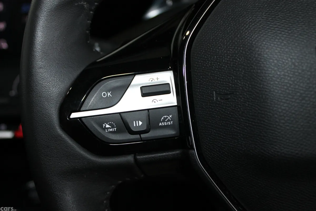 Peugeot 308 Hatchback, Petrol, 2023, Green