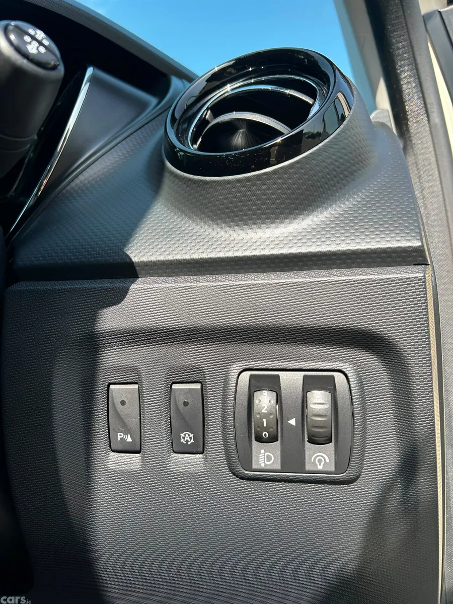 Renault Captur Hatchback, Petrol, 2016, Beige