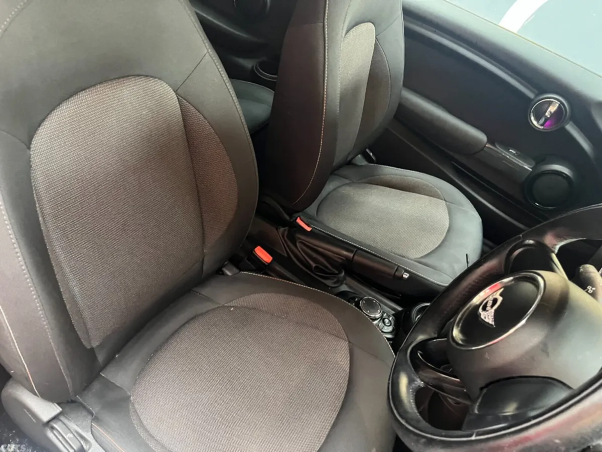 Mini Cooper Hatchback, Diesel, 2017, Red