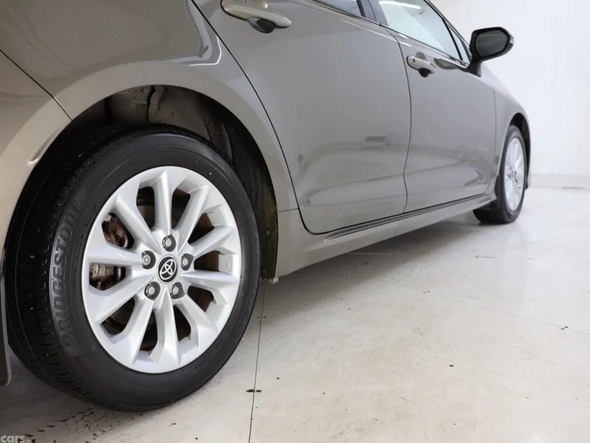 Toyota Corolla Saloon, Petrol Hybrid, 2023, Bronze