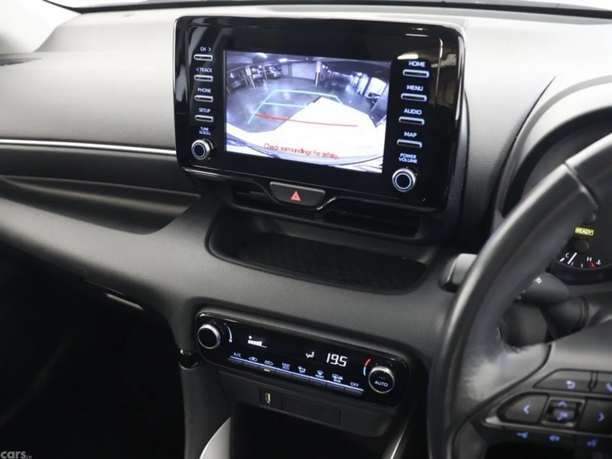 Toyota Yaris Hatchback, Petrol Hybrid, 2022, Silver