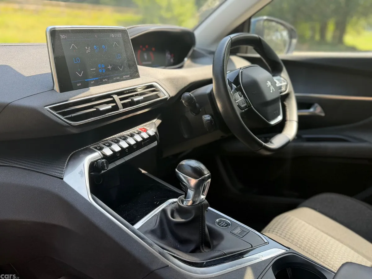 Peugeot 3008 MPV, Diesel, 2021, Blue