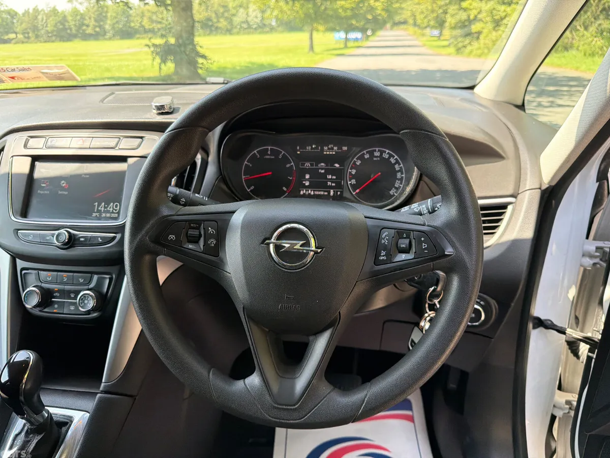 Opel Zafira MPV, Petrol, 2017, White