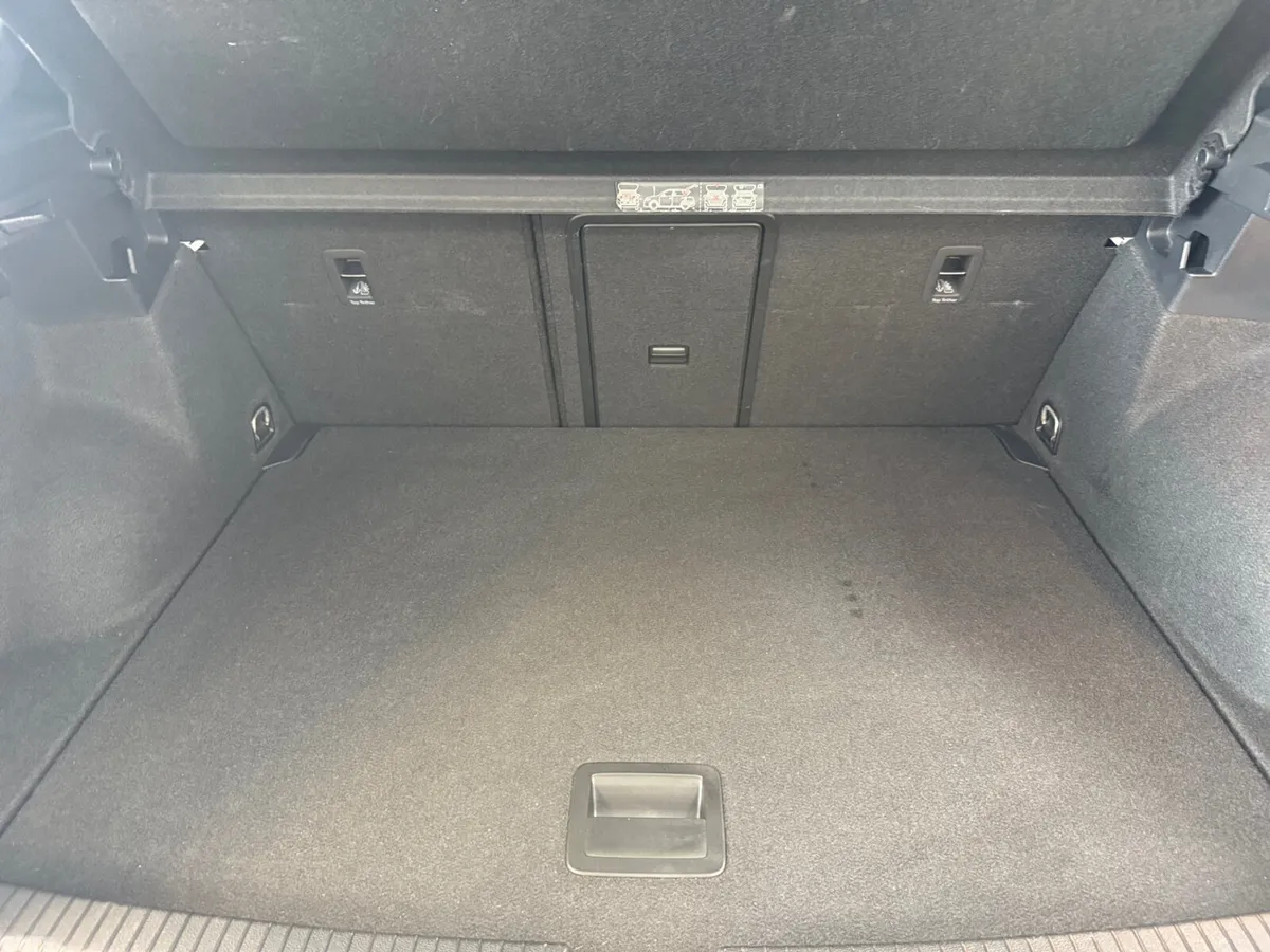 Volkswagen T-Roc SUV, Diesel, 2021, White