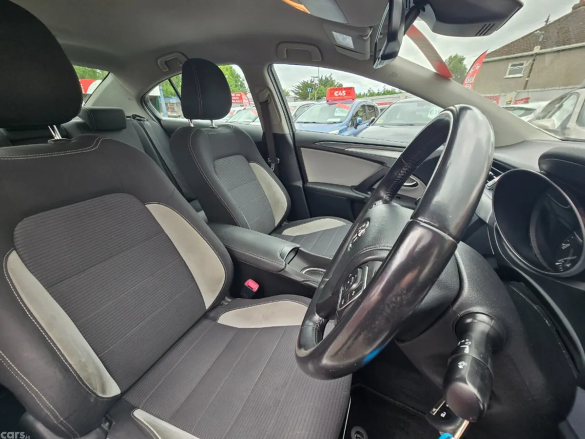 Toyota Avensis Saloon, Diesel, 2017, White