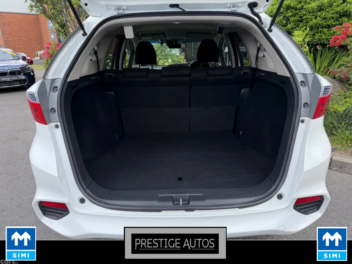 Honda Shuttle MPV, Petrol Hybrid, 2018, White