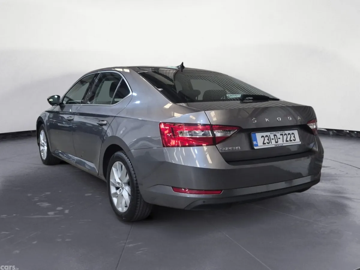 Skoda Superb Hatchback, Diesel, 2023, Grey