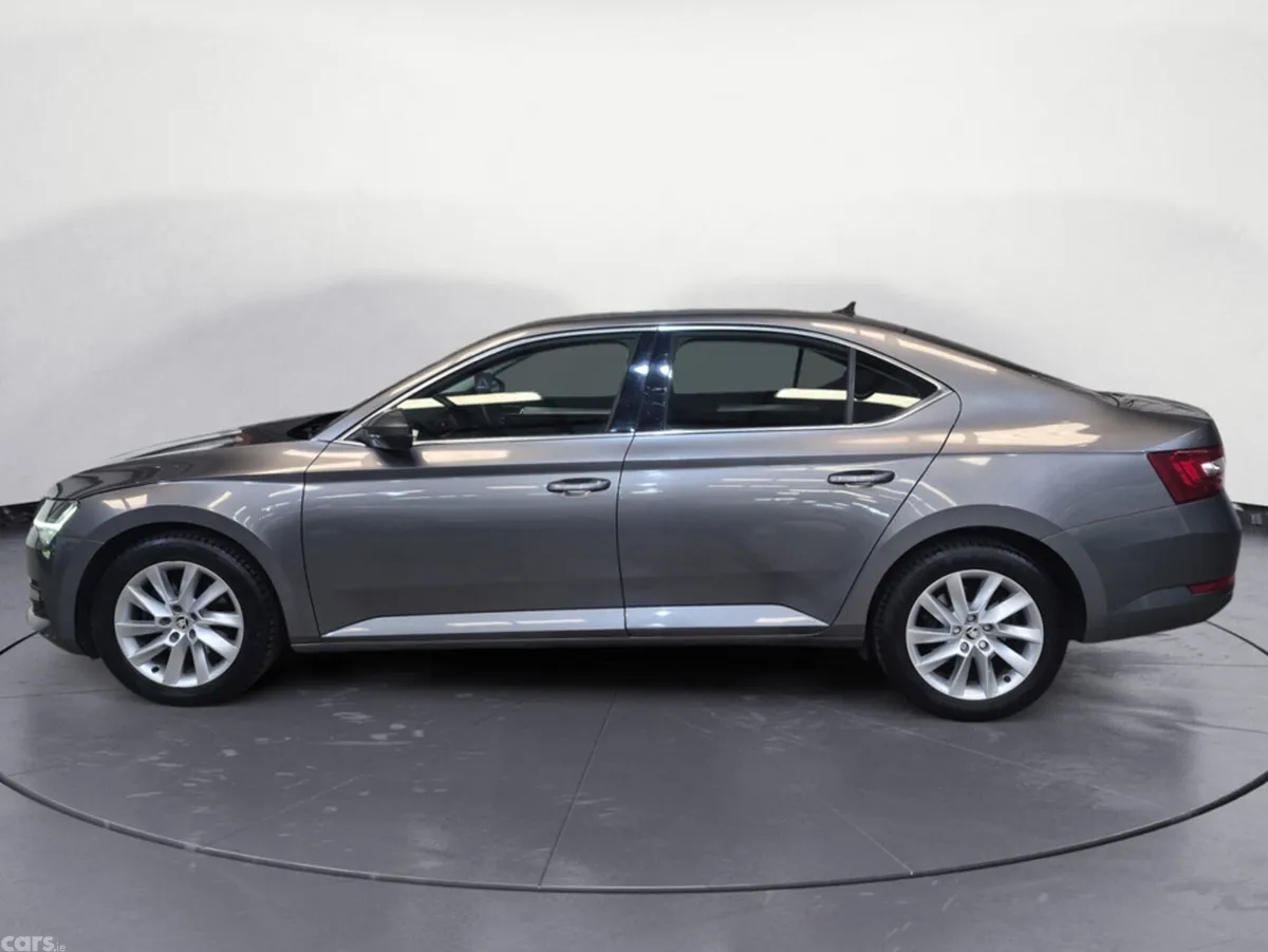 Skoda Superb Hatchback, Diesel, 2023, Grey