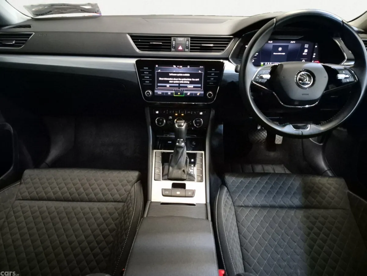 Skoda Superb Hatchback, Diesel, 2023, Grey