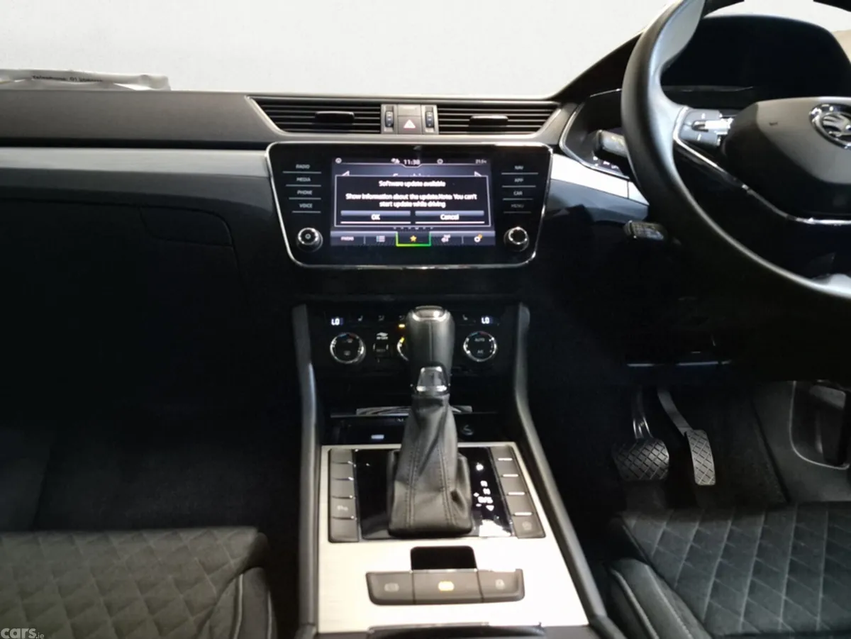 Skoda Superb Hatchback, Diesel, 2023, Grey