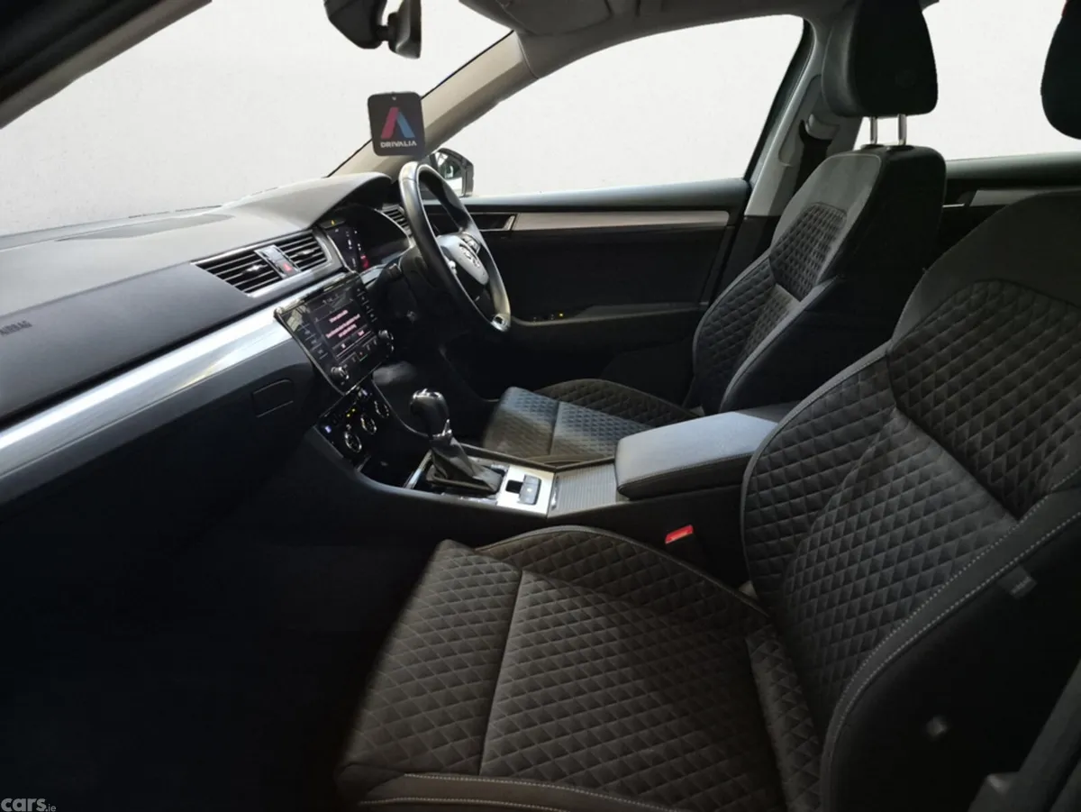 Skoda Superb Hatchback, Diesel, 2023, Grey