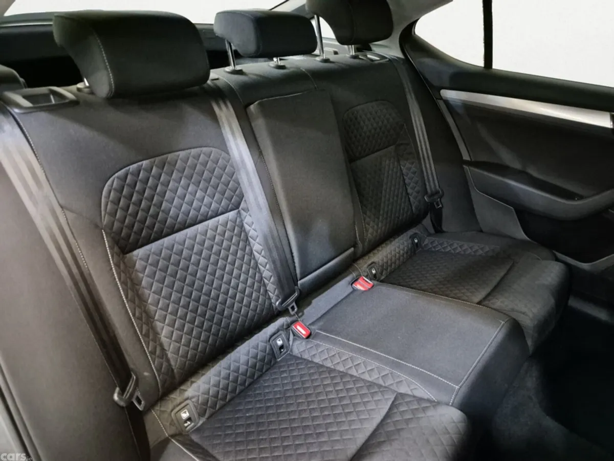Skoda Superb Hatchback, Diesel, 2023, Grey