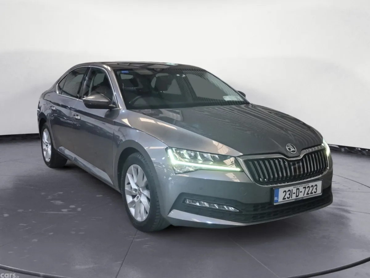 Skoda Superb Hatchback, Diesel, 2023, Grey