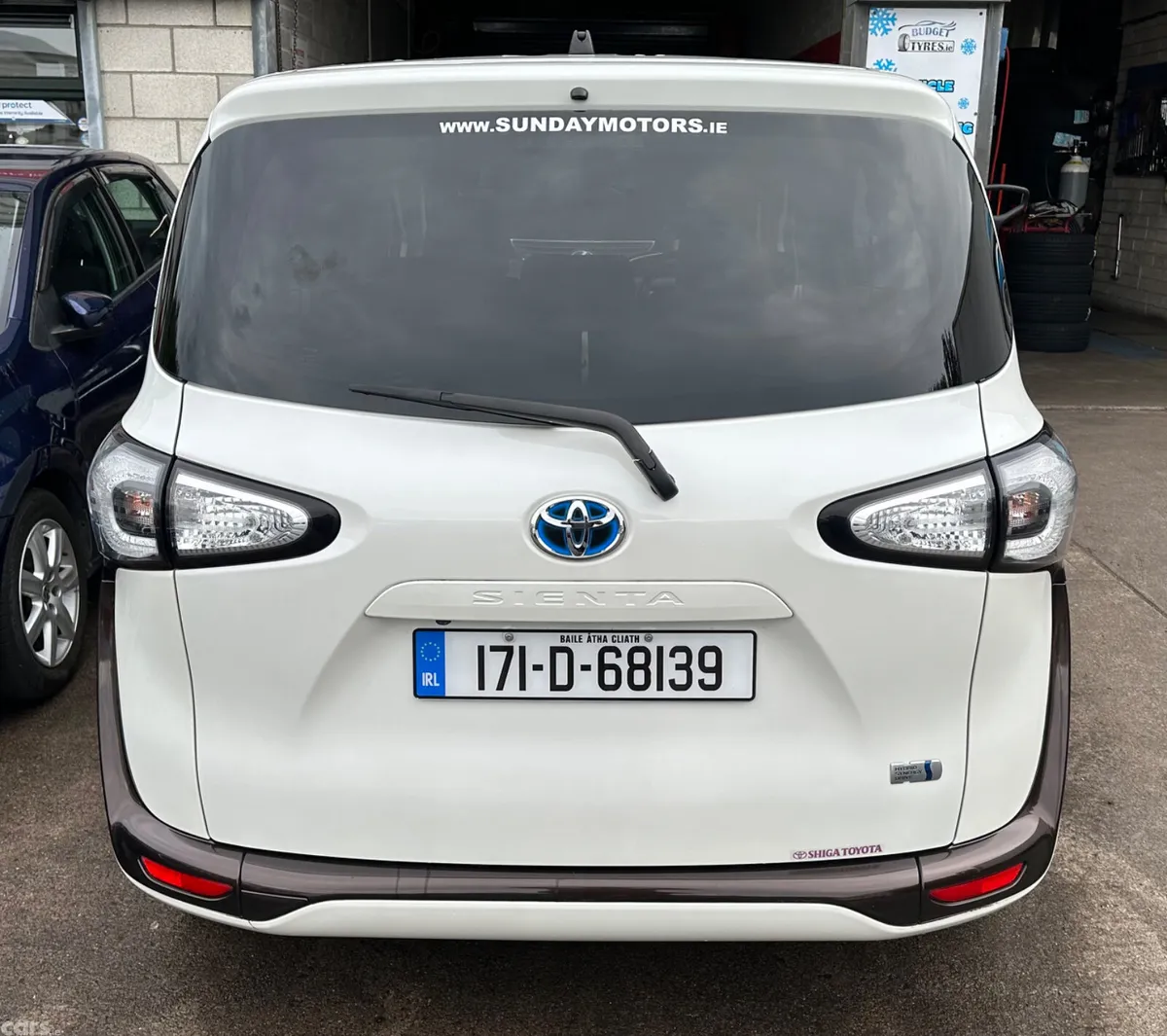 Toyota Sienta MPV, Petrol Hybrid, 2017, White