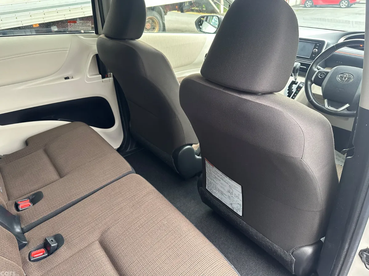 Toyota Sienta MPV, Petrol Hybrid, 2017, White