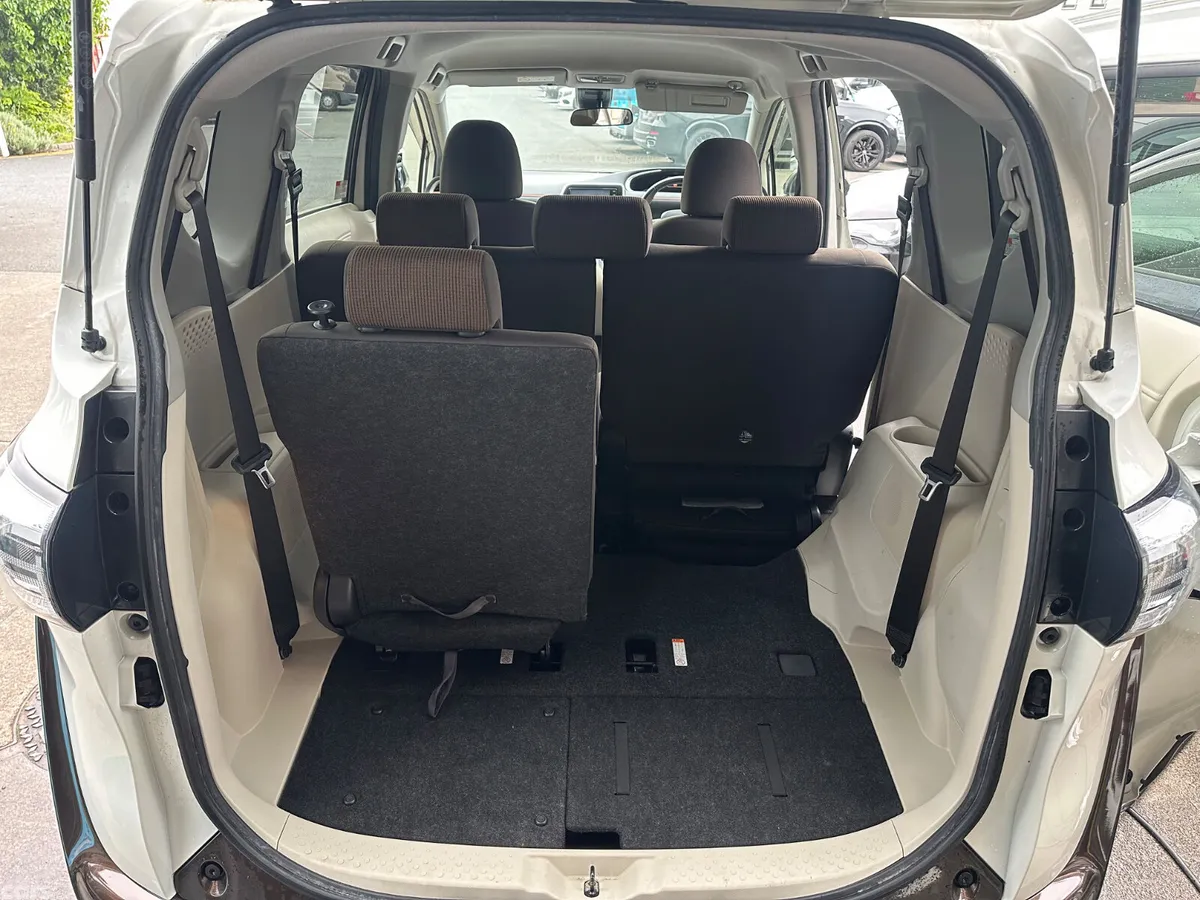 Toyota Sienta MPV, Petrol Hybrid, 2017, White