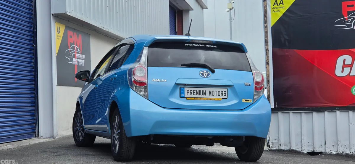 Toyota Aqua Hatchback, Petrol Hybrid, 2015, Blue