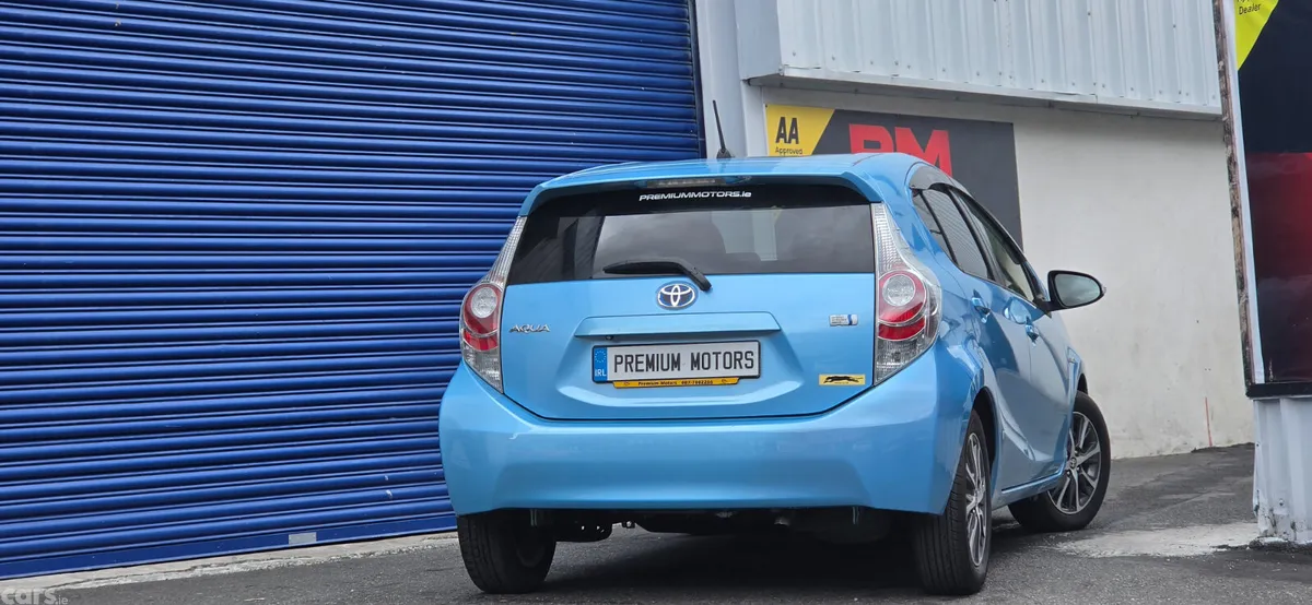 Toyota Aqua Hatchback, Petrol Hybrid, 2015, Blue