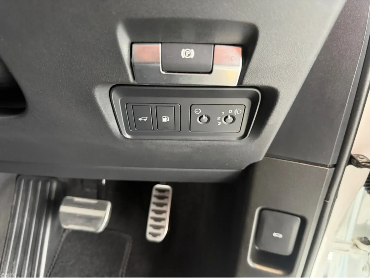 Land Rover Range Rover Evoque MPV, Petrol Plug-in Hybrid, 2022, White