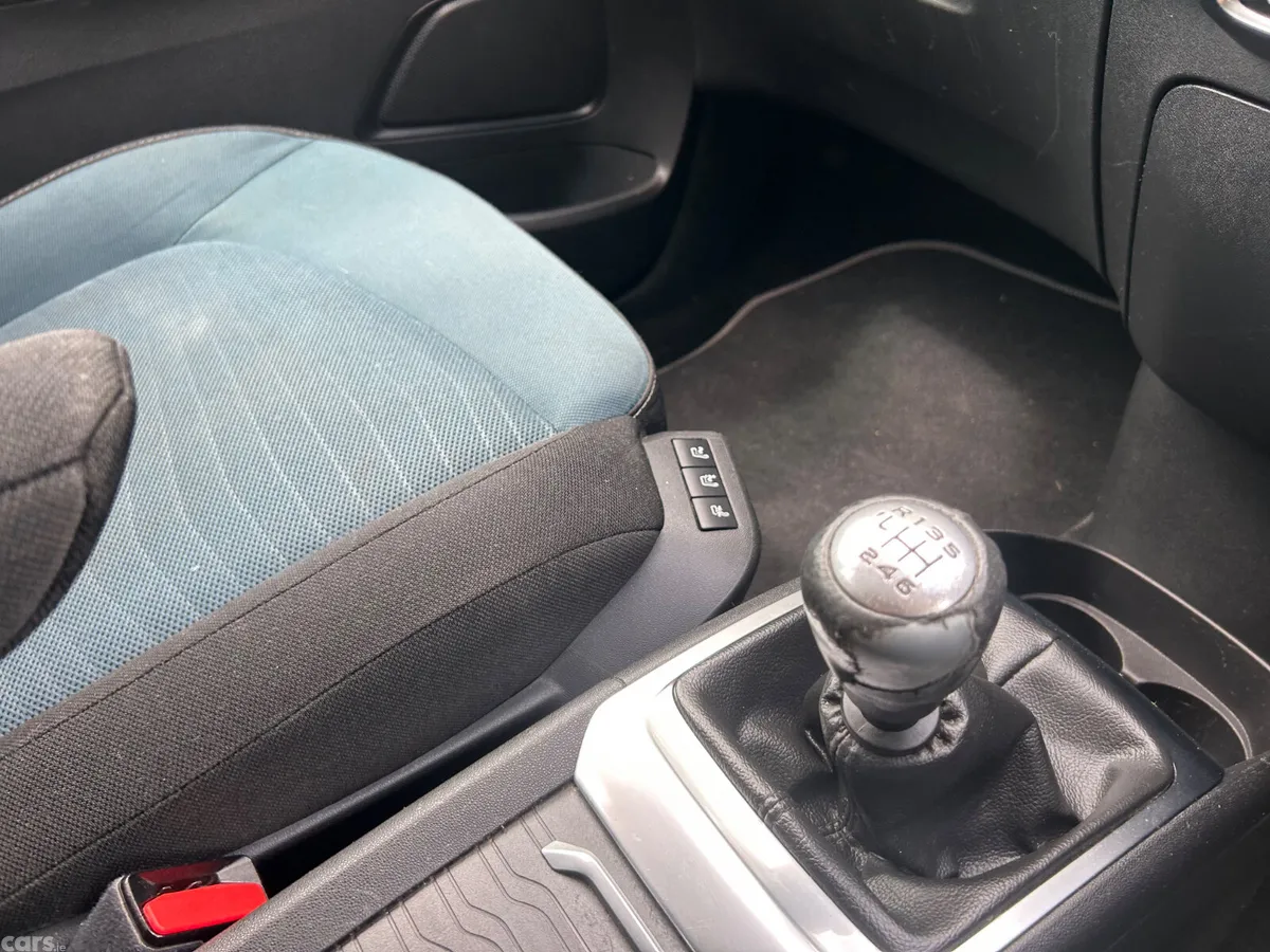 Citroen C4 Hatchback, Petrol, 2017, Blue