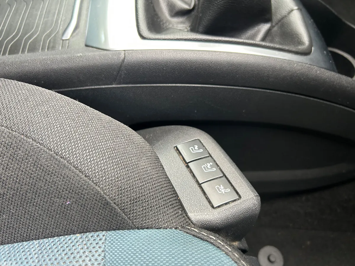 Citroen C4 Hatchback, Petrol, 2017, Blue