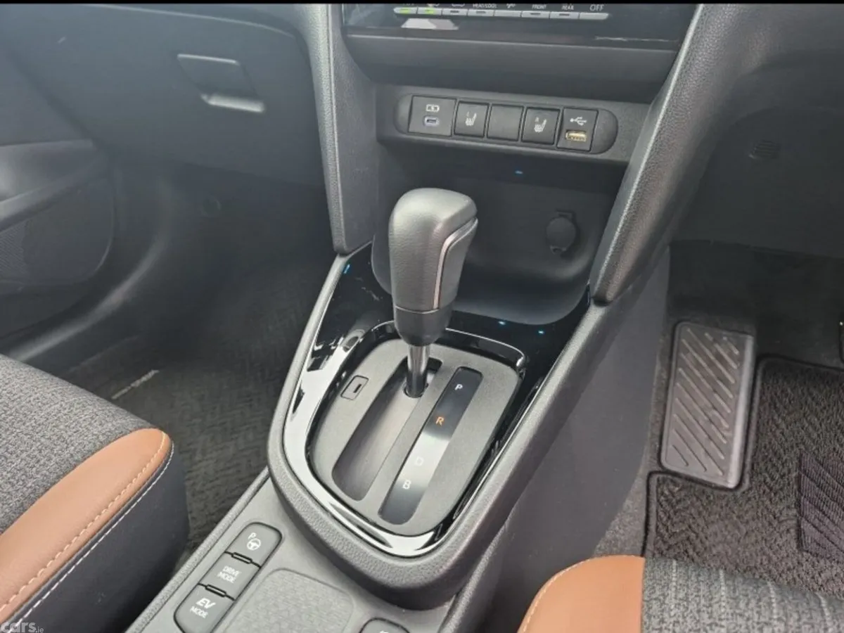 Toyota Yaris Cross SUV, Petrol Hybrid, 2023, Beige