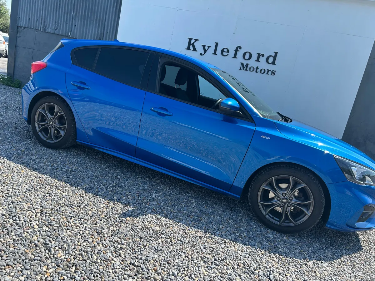 Ford Focus Hatchback, Diesel, 2021, Blue