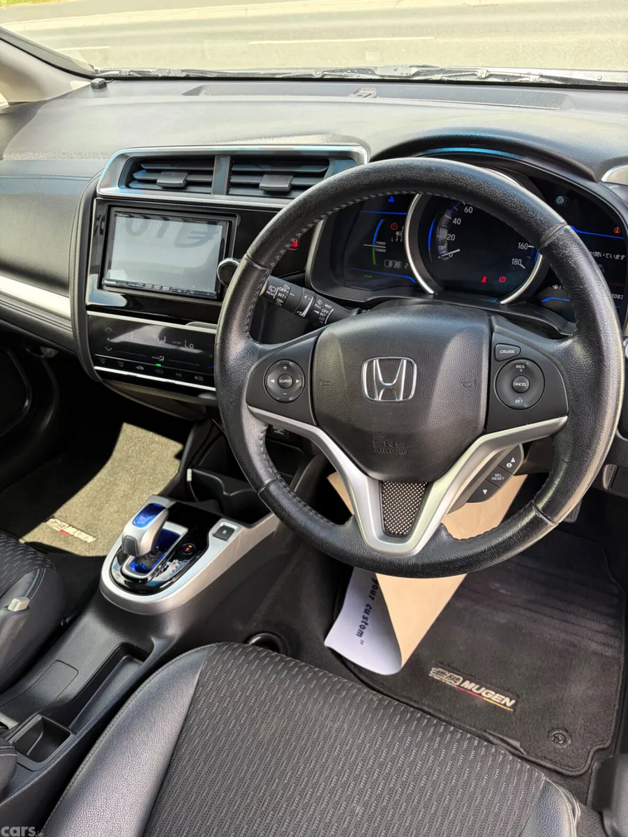 Honda Jazz Hatchback, Petrol Hybrid, 2015, White