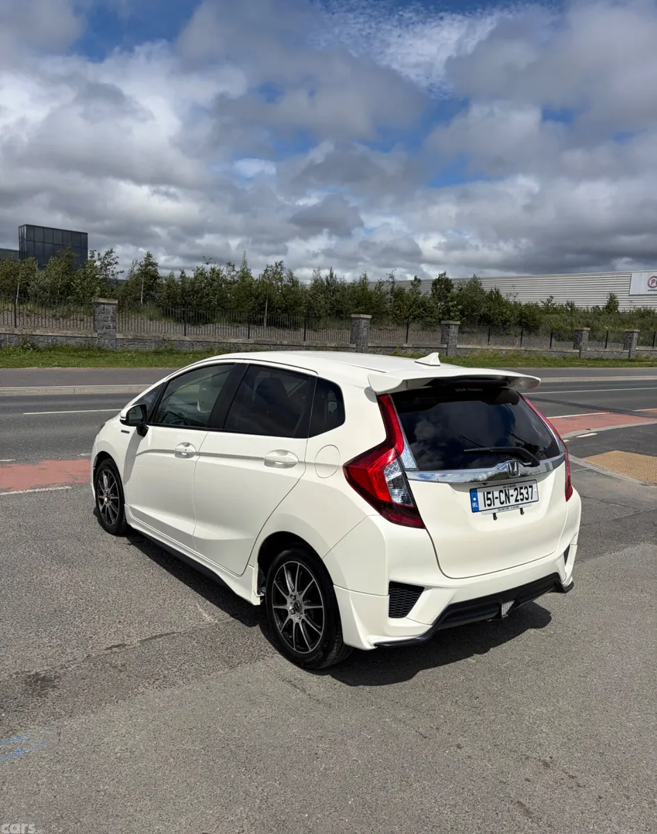 Honda Fit Hatchback, Petrol Plug-in Hybrid, 2015, White