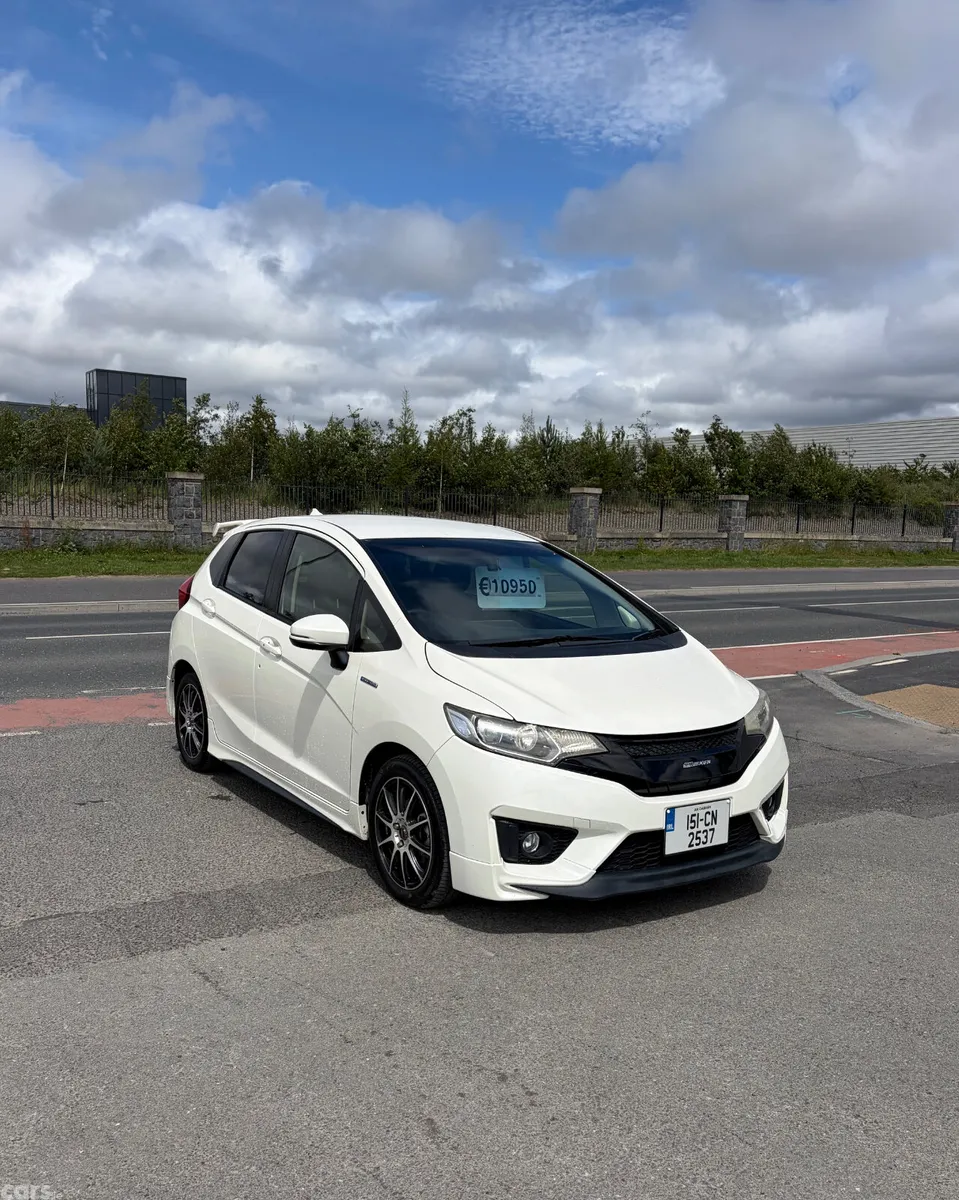 Honda Fit Hatchback, Petrol Plug-in Hybrid, 2015, White