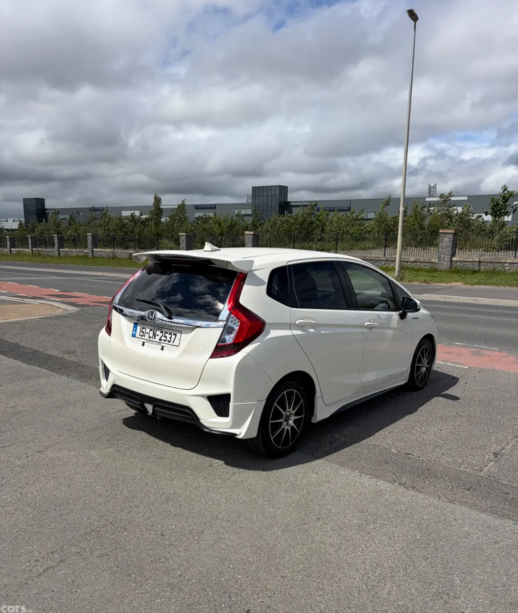 Honda Fit Hatchback, Petrol Plug-in Hybrid, 2015, White