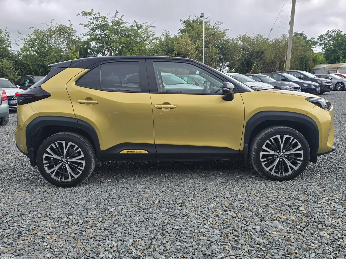 Toyota Yaris Cross Hatchback, Petrol Hybrid, 2022, Yellow