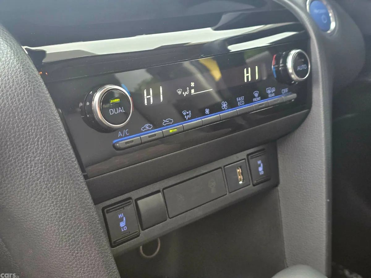 Toyota Yaris Cross Hatchback, Petrol Hybrid, 2022, Yellow