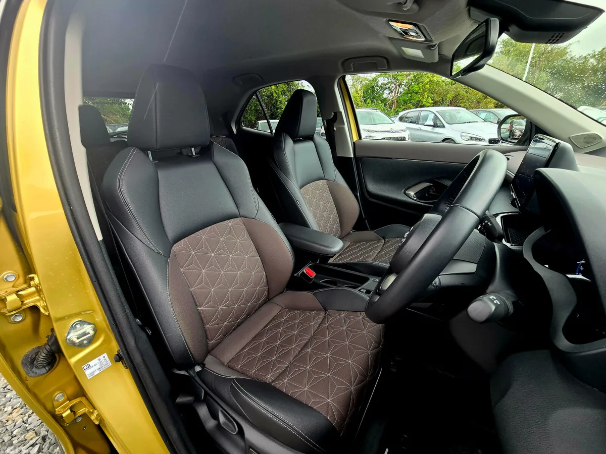 Toyota Yaris Cross Hatchback, Petrol Hybrid, 2022, Yellow