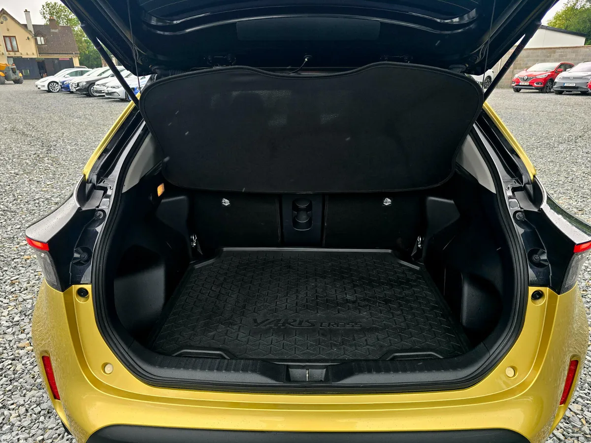 Toyota Yaris Cross Hatchback, Petrol Hybrid, 2022, Yellow