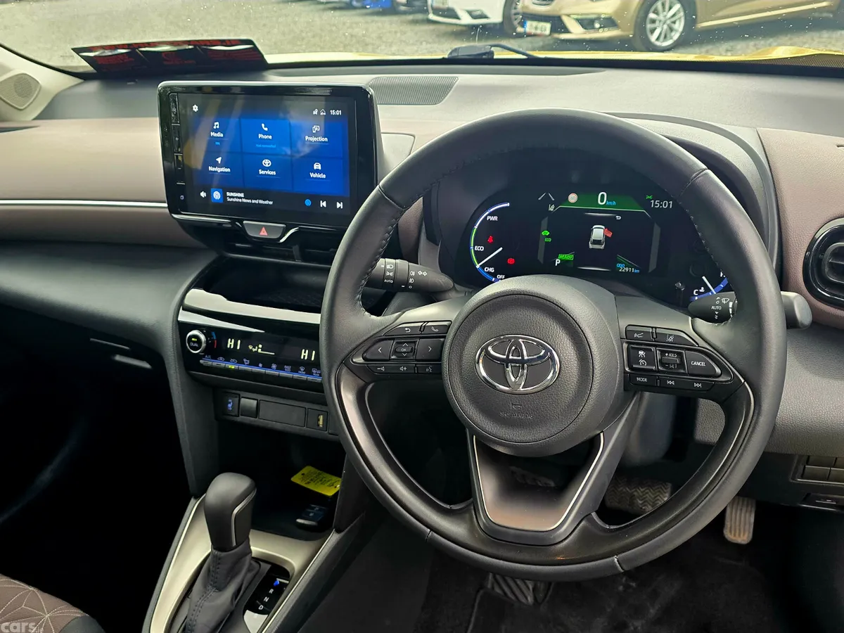 Toyota Yaris Cross Hatchback, Petrol Hybrid, 2022, Yellow