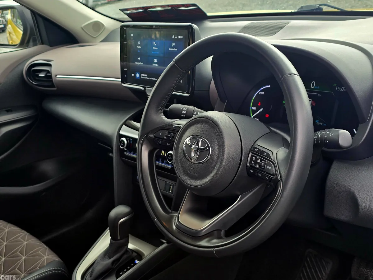 Toyota Yaris Cross Hatchback, Petrol Hybrid, 2022, Yellow