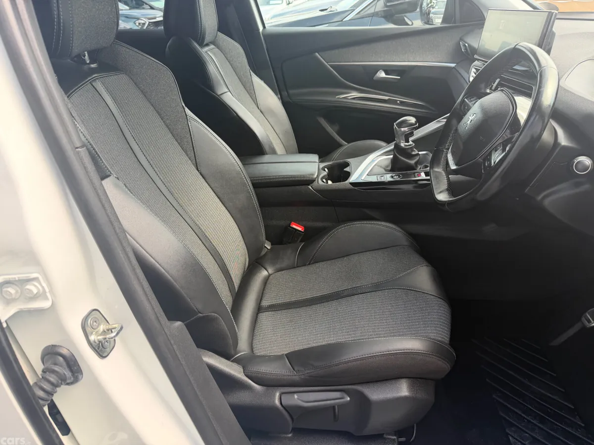 Peugeot 3008 MPV, Diesel, 2023, White