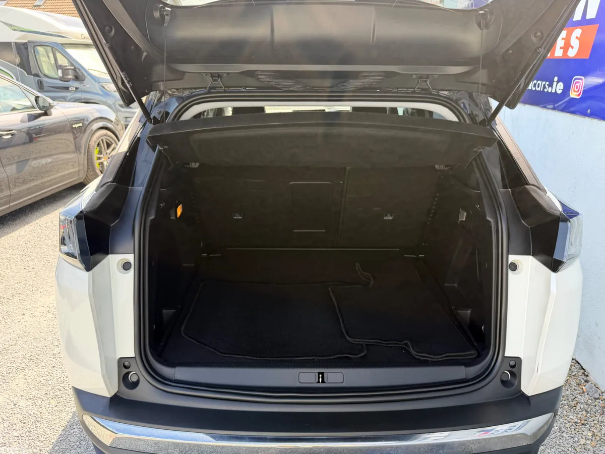 Peugeot 3008 MPV, Diesel, 2023, White