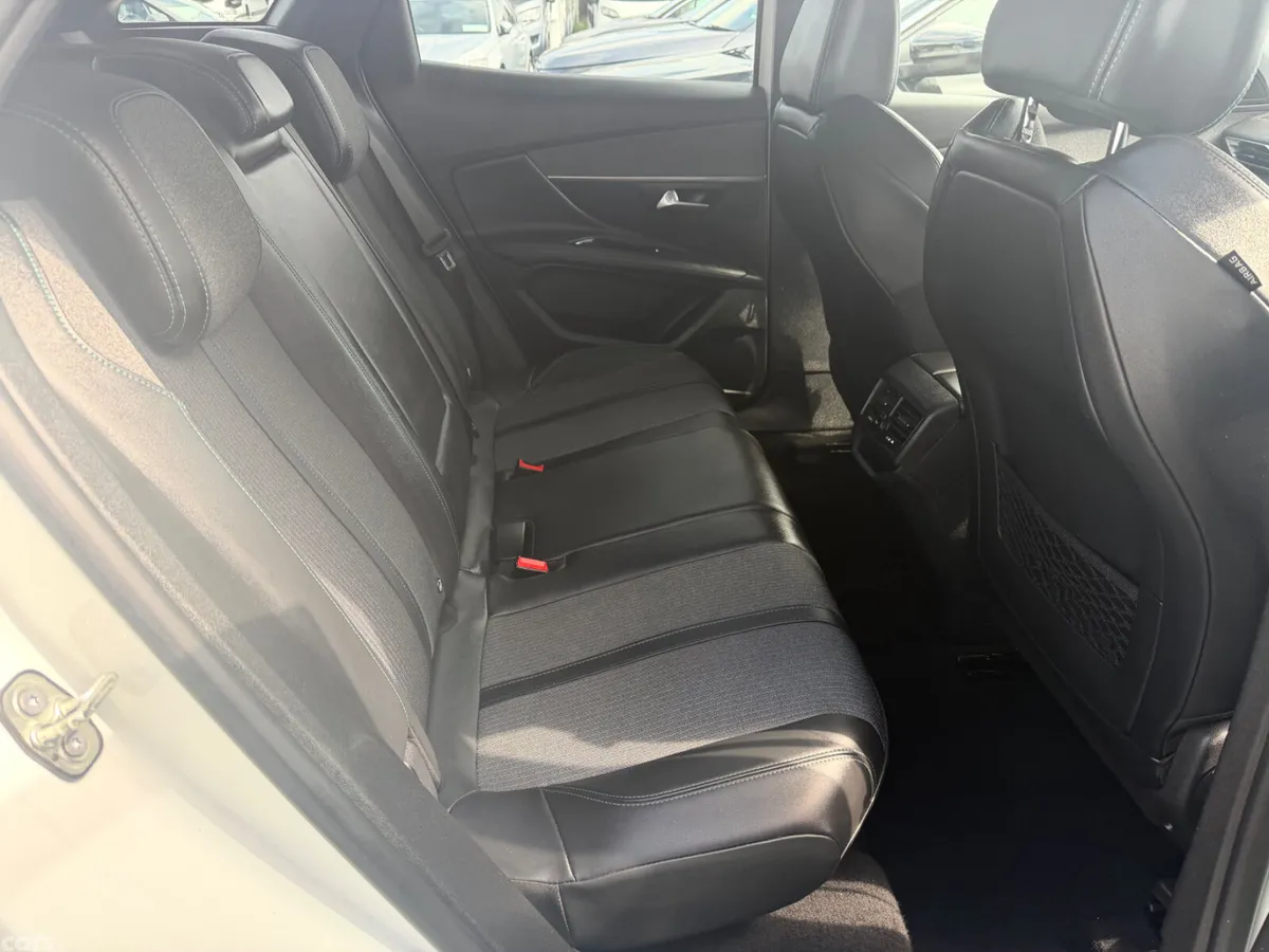 Peugeot 3008 MPV, Diesel, 2023, White