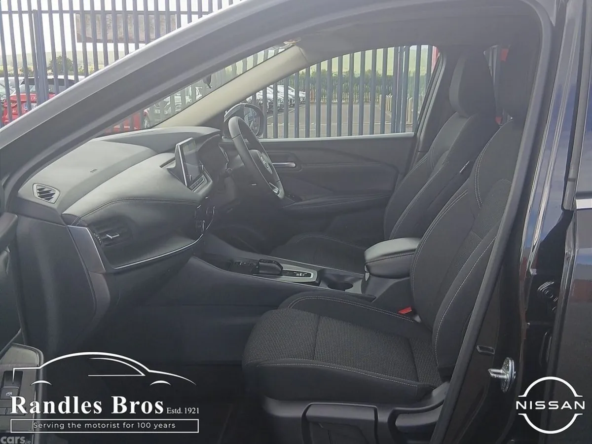 Nissan Qashqai MPV, Petrol, 2023, Black