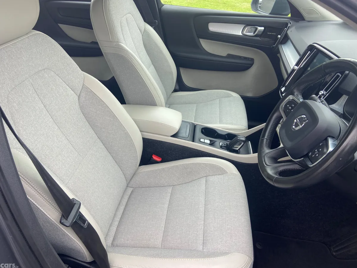 Volvo XC40 SUV, Diesel, 2019, Grey