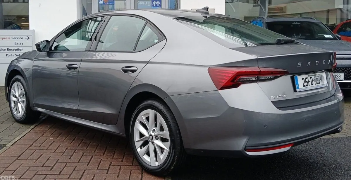 Skoda Octavia Saloon, Diesel, 2025, Grey