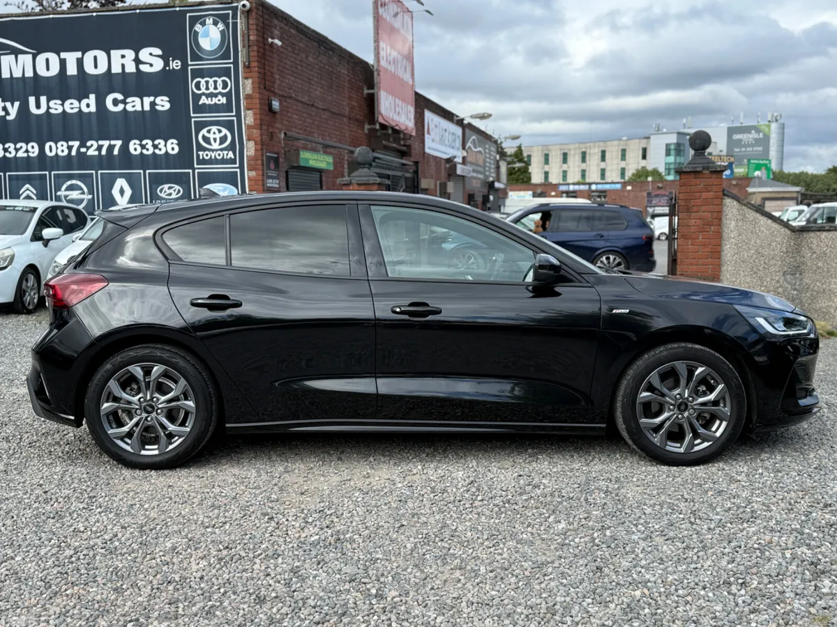 Ford Focus Hatchback, Petrol, 2023, Black