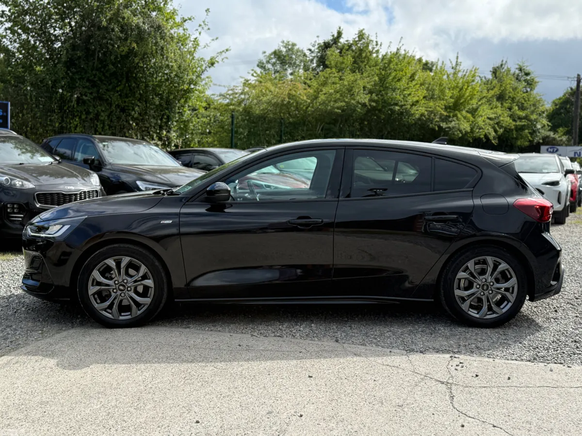 Ford Focus Hatchback, Petrol, 2023, Black
